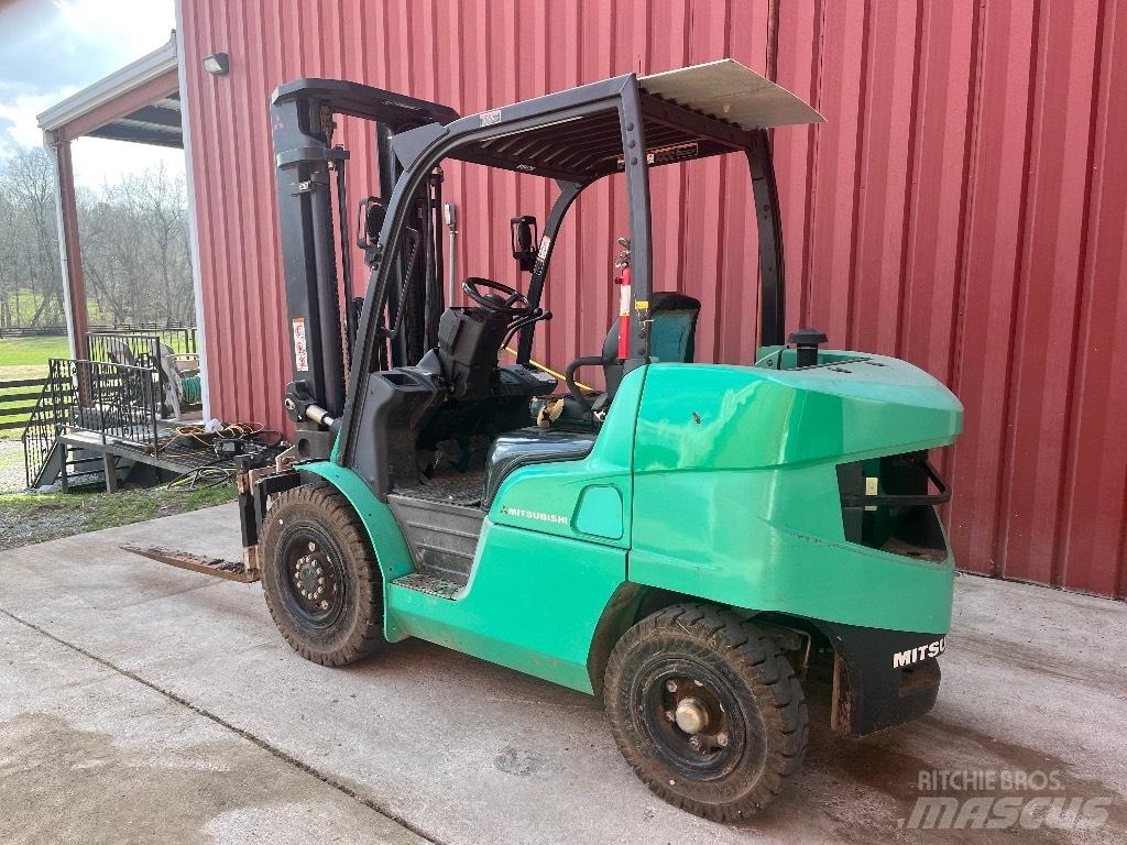 Mitsubishi FD40N1 Terrængående gaffeltruck