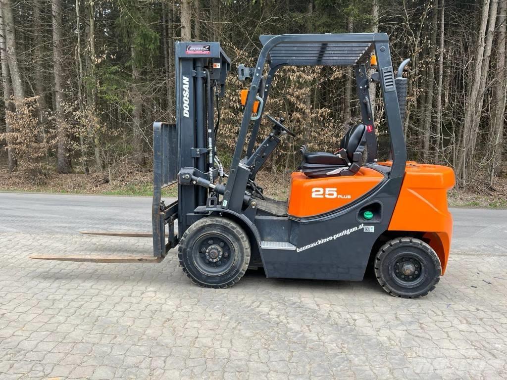 Doosan D 25 GP Diesel gaffeltrucks