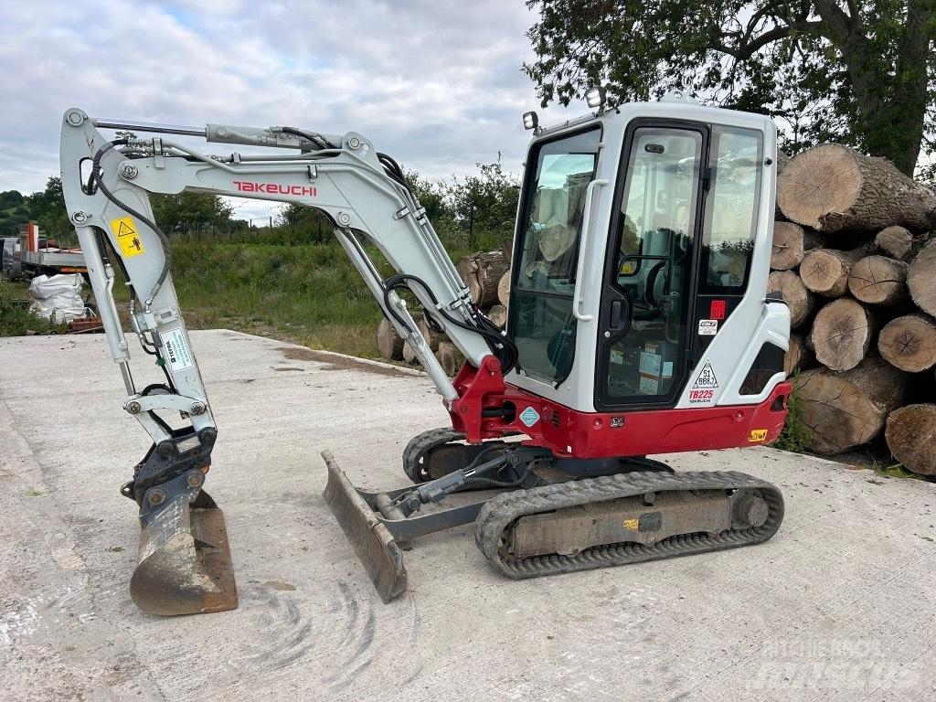 Takeuchi TB 225 Minigravemaskiner