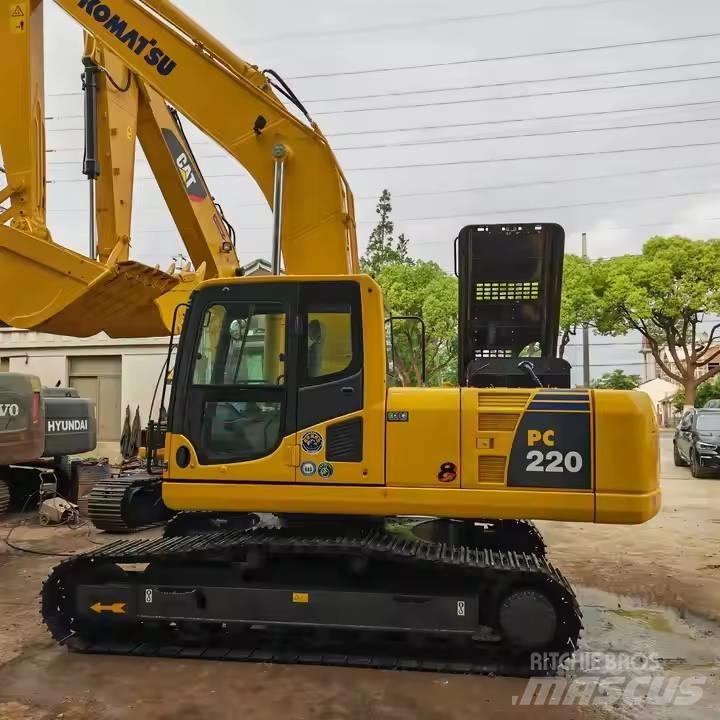 Komatsu PC220-8 Gravemaskiner på larvebånd