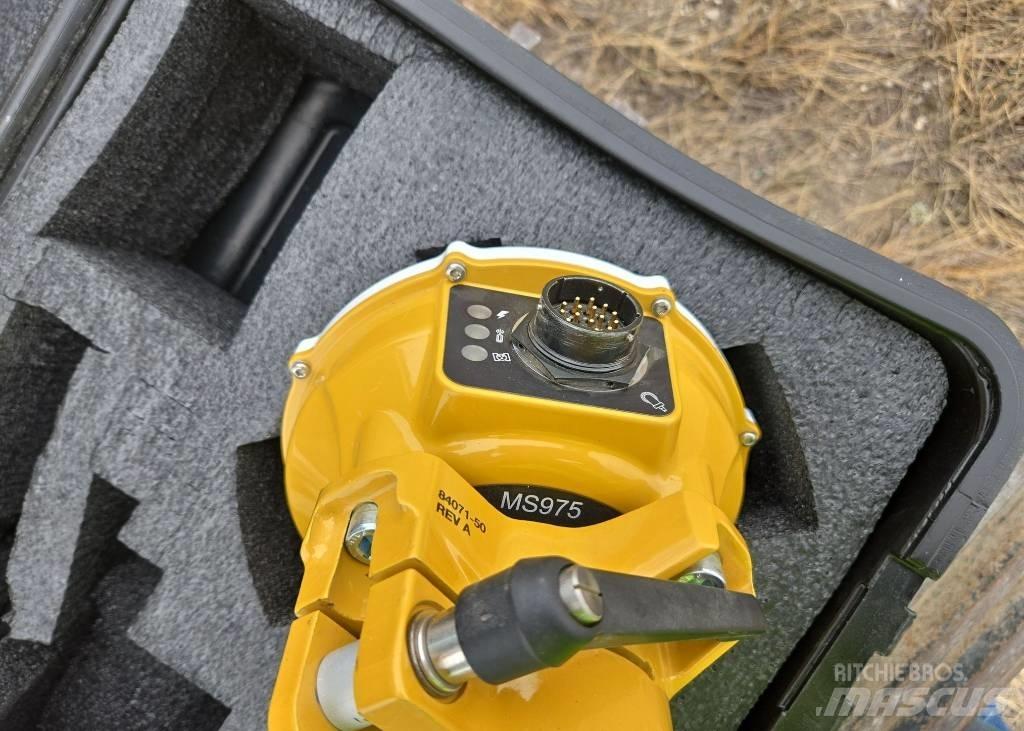 CAT 330 Gravemaskiner på larvebånd