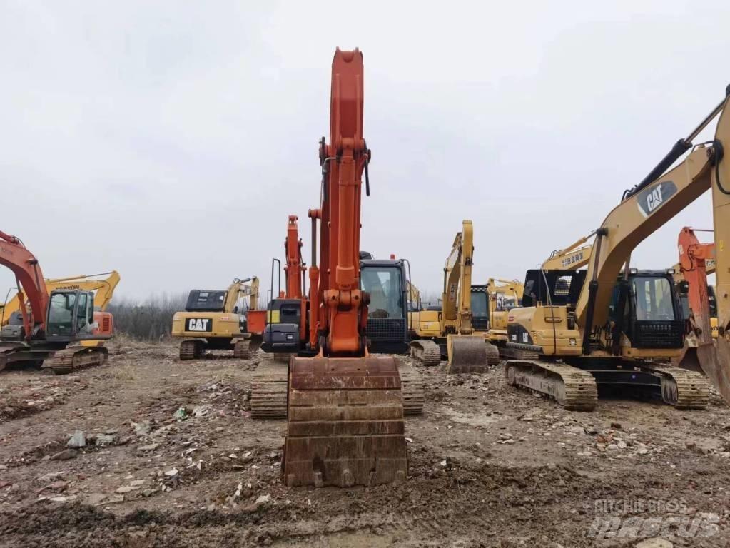 Hitachi ZX 250 Gravemaskiner på larvebånd