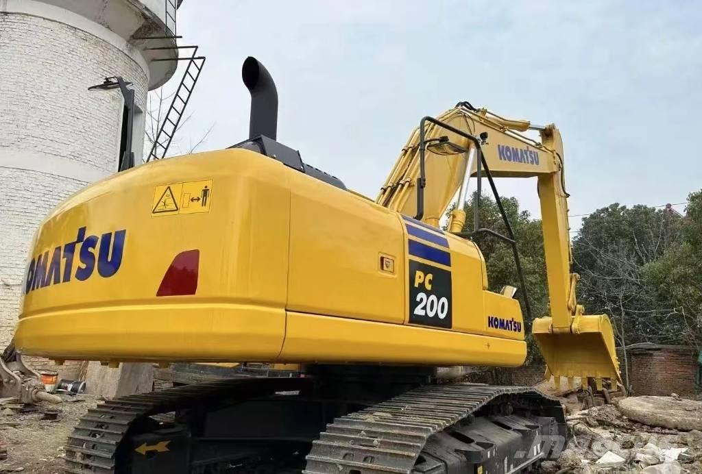 Komatsu PC 200-8 Gravemaskiner på larvebånd