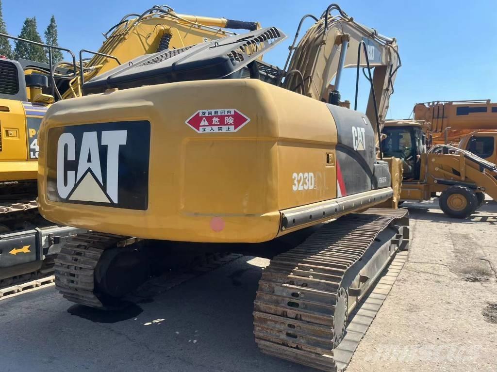 CAT 323 D L Gravemaskiner på larvebånd