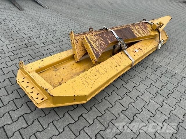 CAT 745 TAIL GATE Terrængående lastbiler