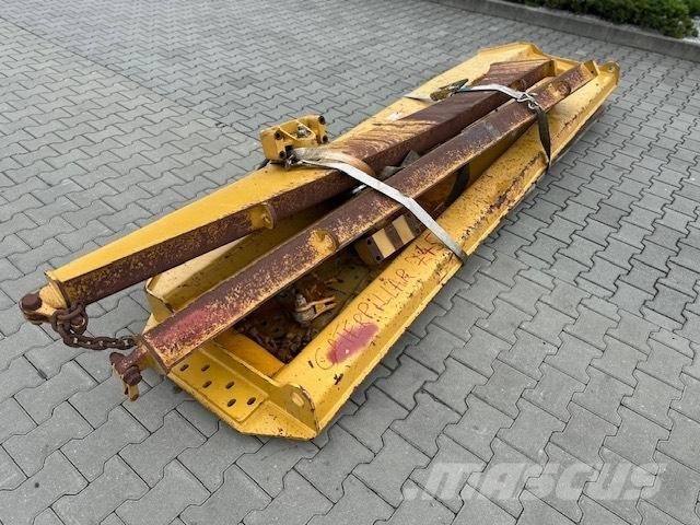 CAT 745 TAIL GATE Terrængående lastbiler