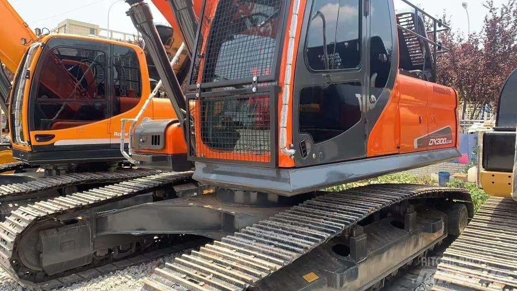 Doosan DX 300 LC Gravemaskiner på larvebånd