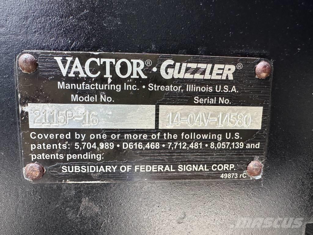 International 7500 Slamsuger