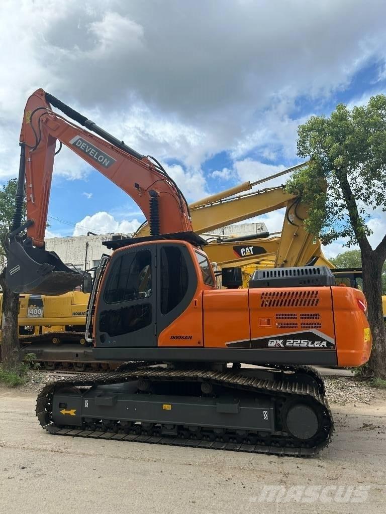 Develon DX 225 LCA Midi-gravemaskiner 7t - 12t