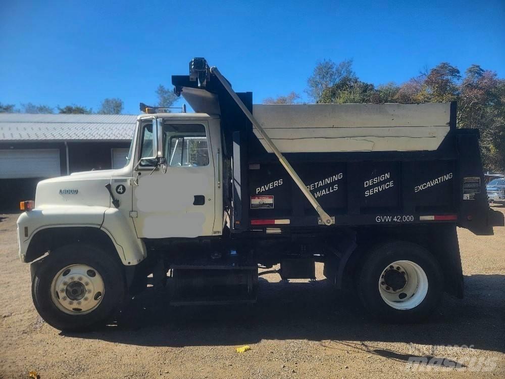 Ford L8000 Lastbiler med tip