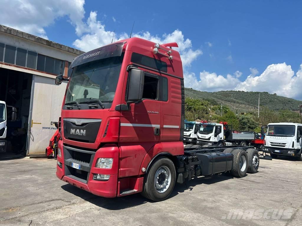 MAN TGX 26.440 Flatbed lastbiler med spil