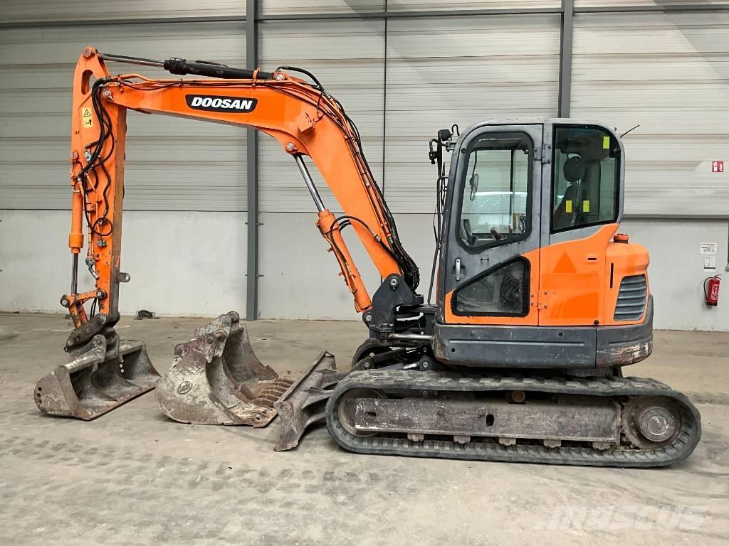 Doosan DX 80 R Midi-gravemaskiner 7t - 12t