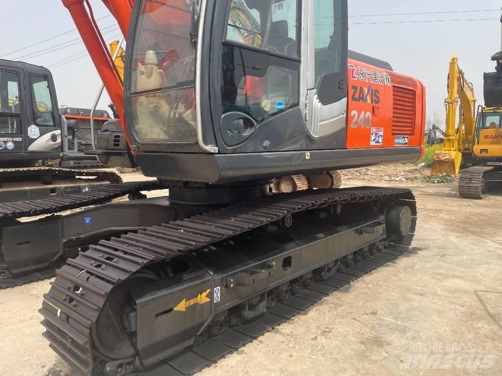 Hitachi ZX 240 Gravemaskiner på larvebånd