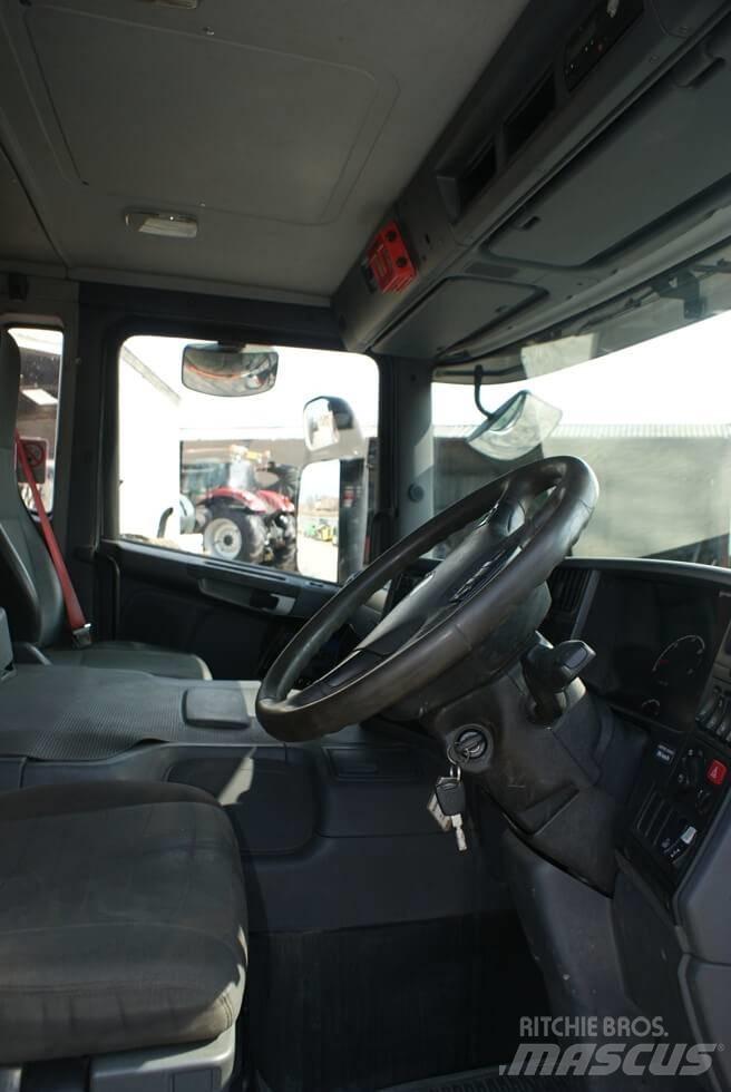 Scania P 360 CB Flatbed lastbiler med spil