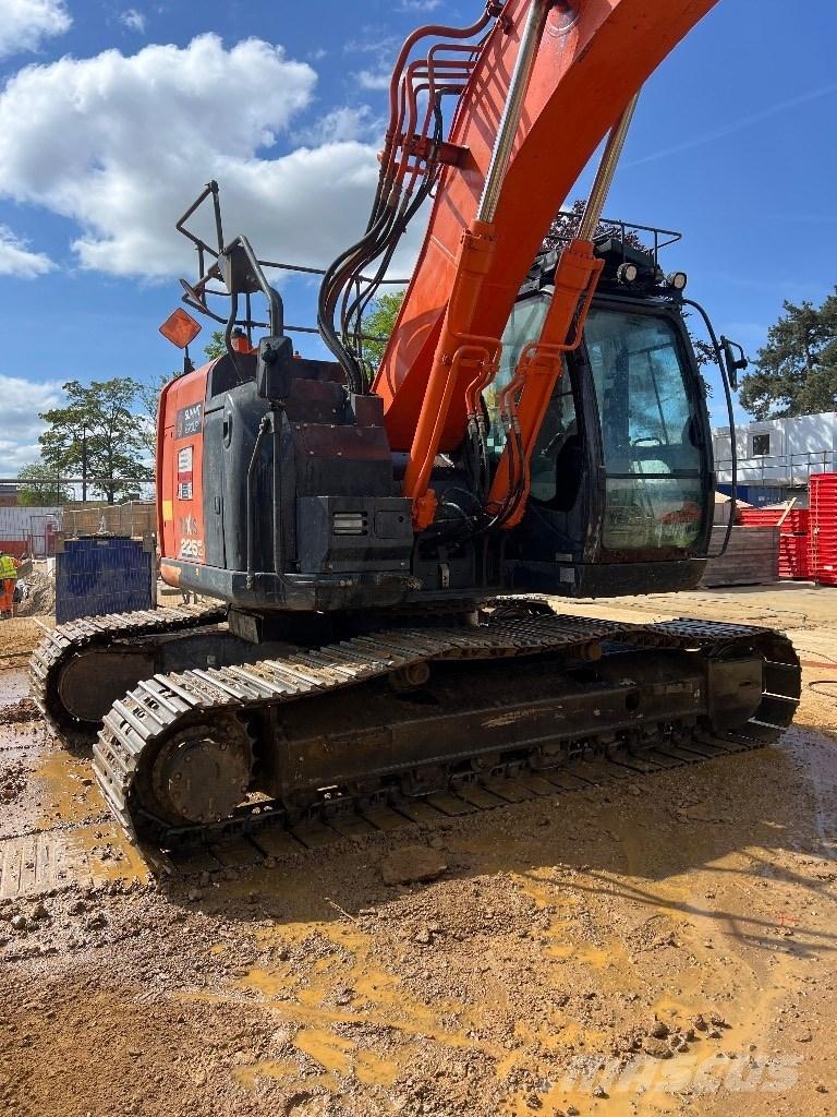 Hitachi ZX 225/6 Gravemaskiner på larvebånd