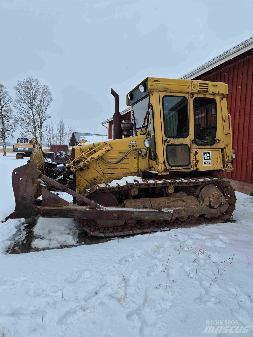 CAT D4E Bulldozer på larvebånd