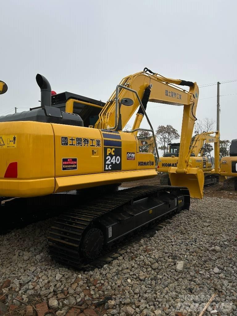Komatsu 240-8 Gravemaskiner på larvebånd
