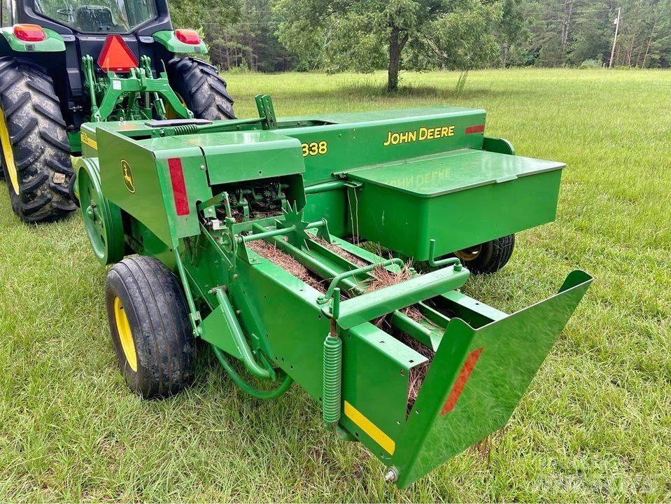 John Deere 338 Baler Pressere til firkantede baller