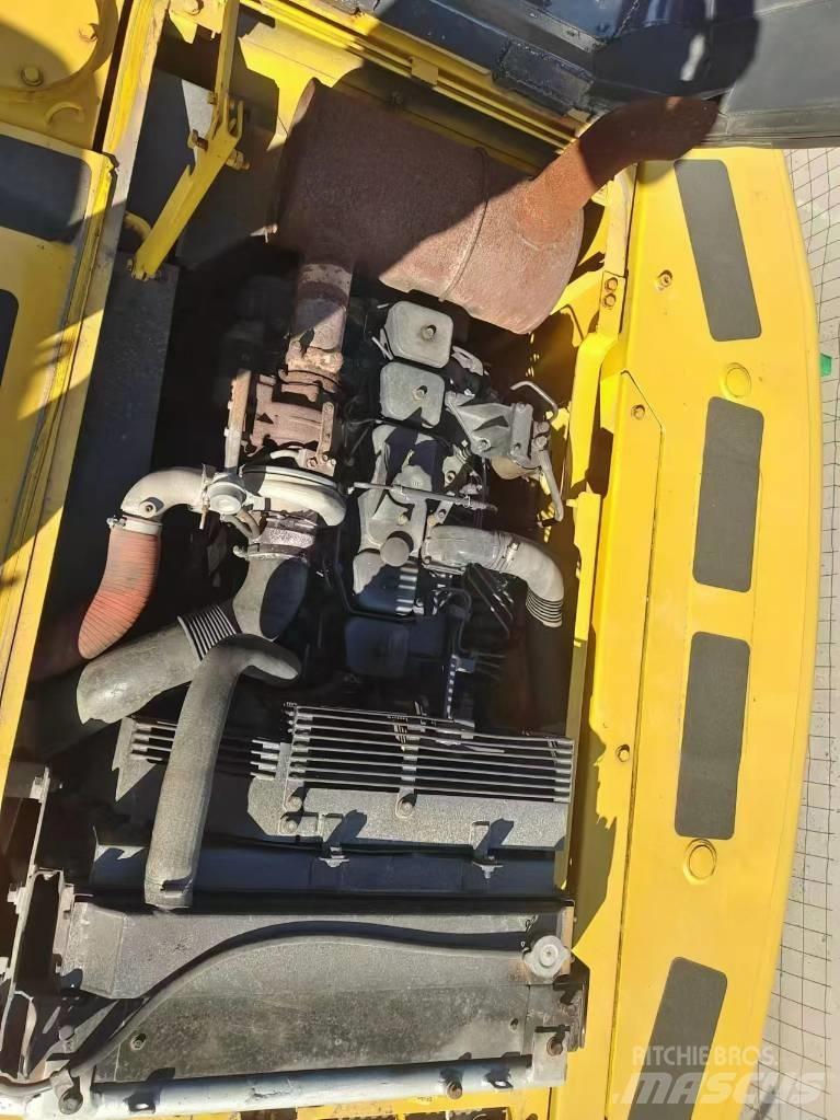 Komatsu PC 220 Gravemaskiner på larvebånd