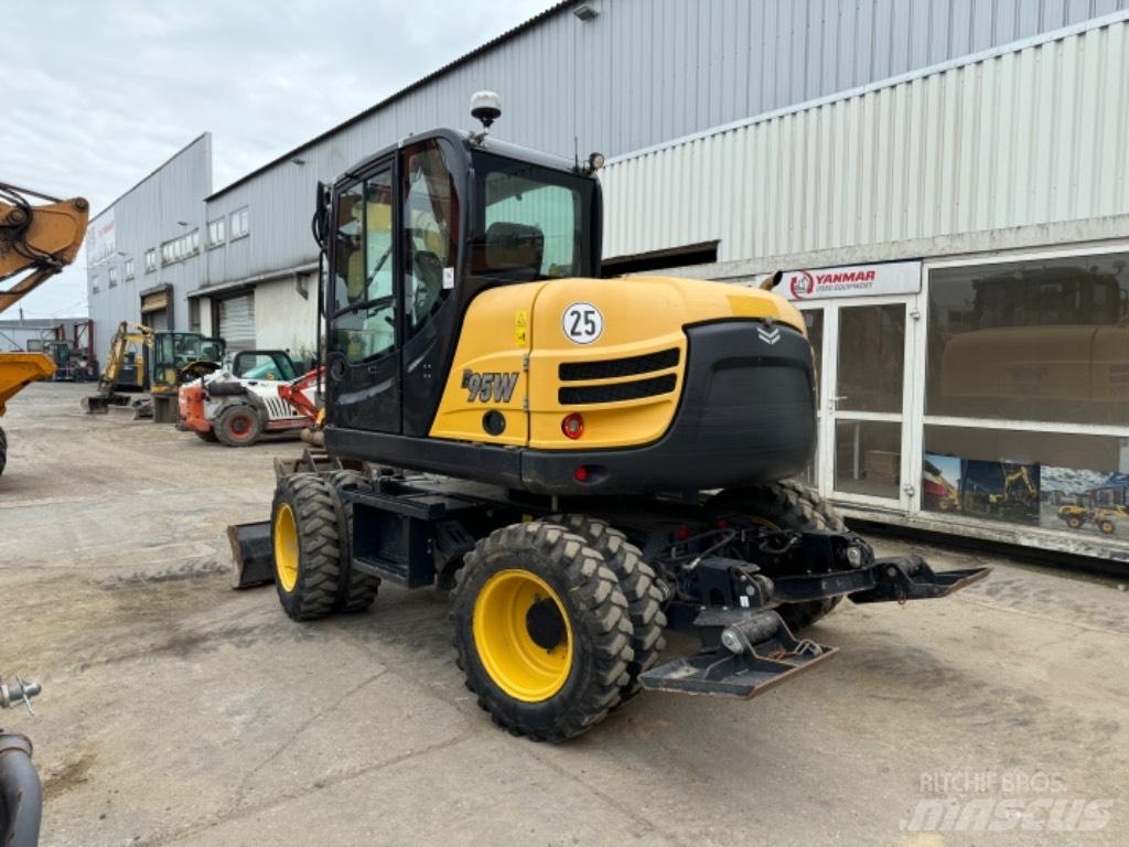 Yanmar B95W (40744) Gravemaskiner på hjul