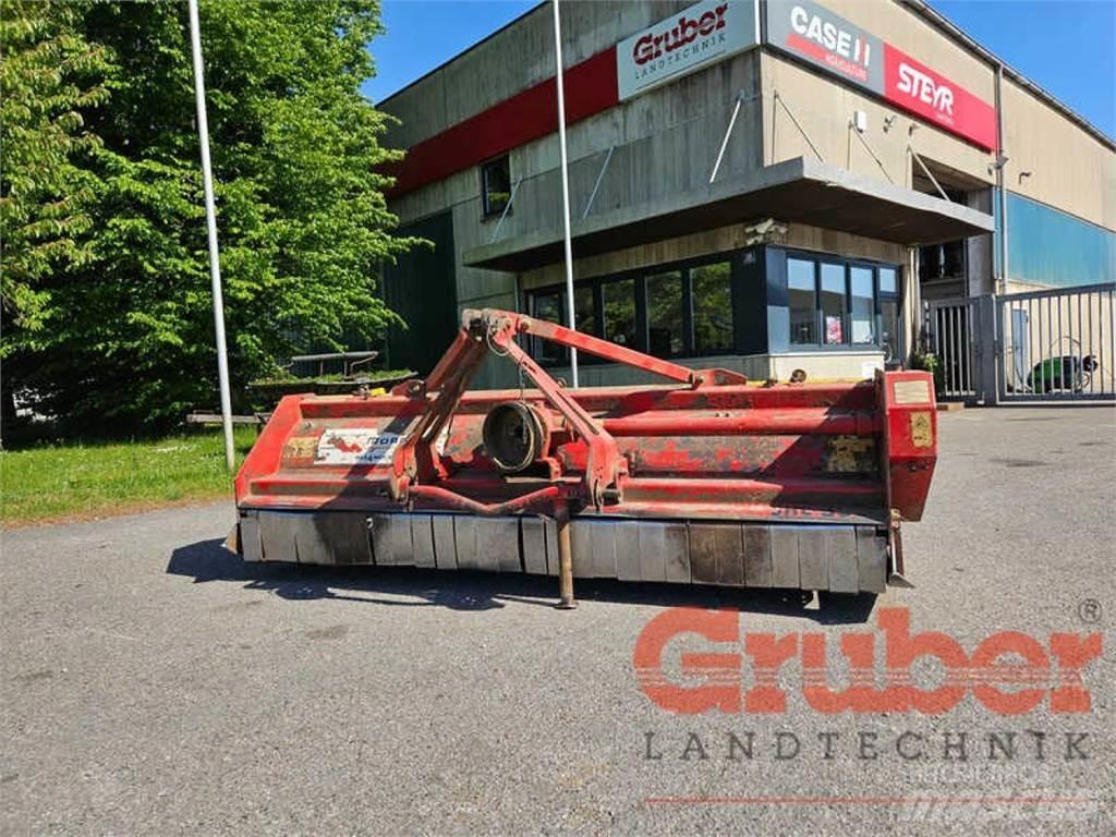  Mörba-Baumann 3000 Græsklippere og skårlæggere
