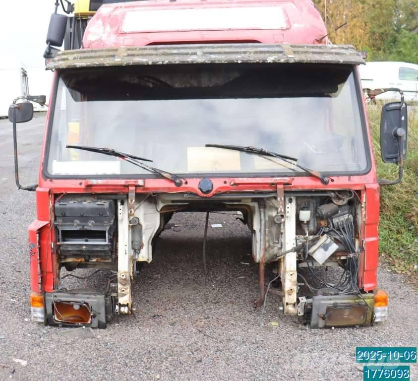 Scania P 82 M Kabiner og interiør