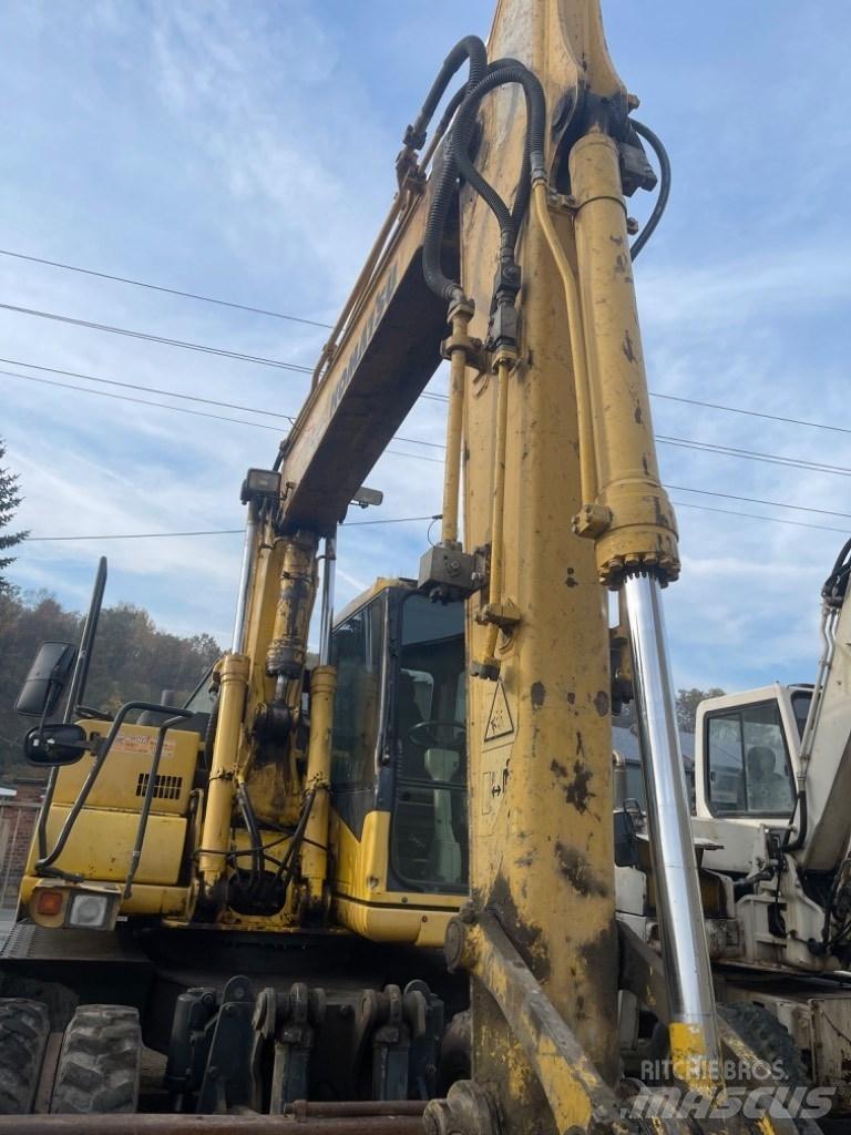Komatsu PW 130-7K Gravemaskiner på hjul