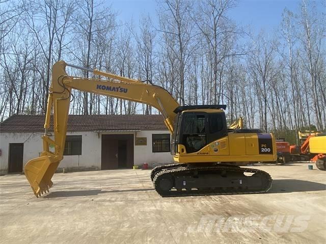 Komatsu PC200-7 Gravemaskiner på larvebånd