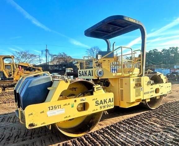 Sakai SW 900 Tromle med luftdæk