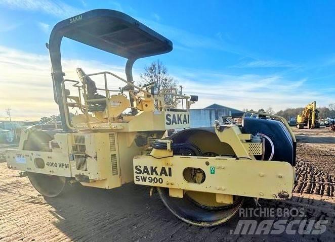 Sakai SW 900 Tromle med luftdæk