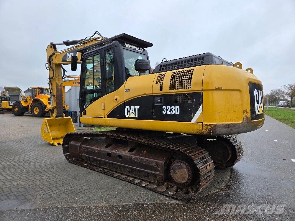 CAT 323DL Gravemaskiner på larvebånd