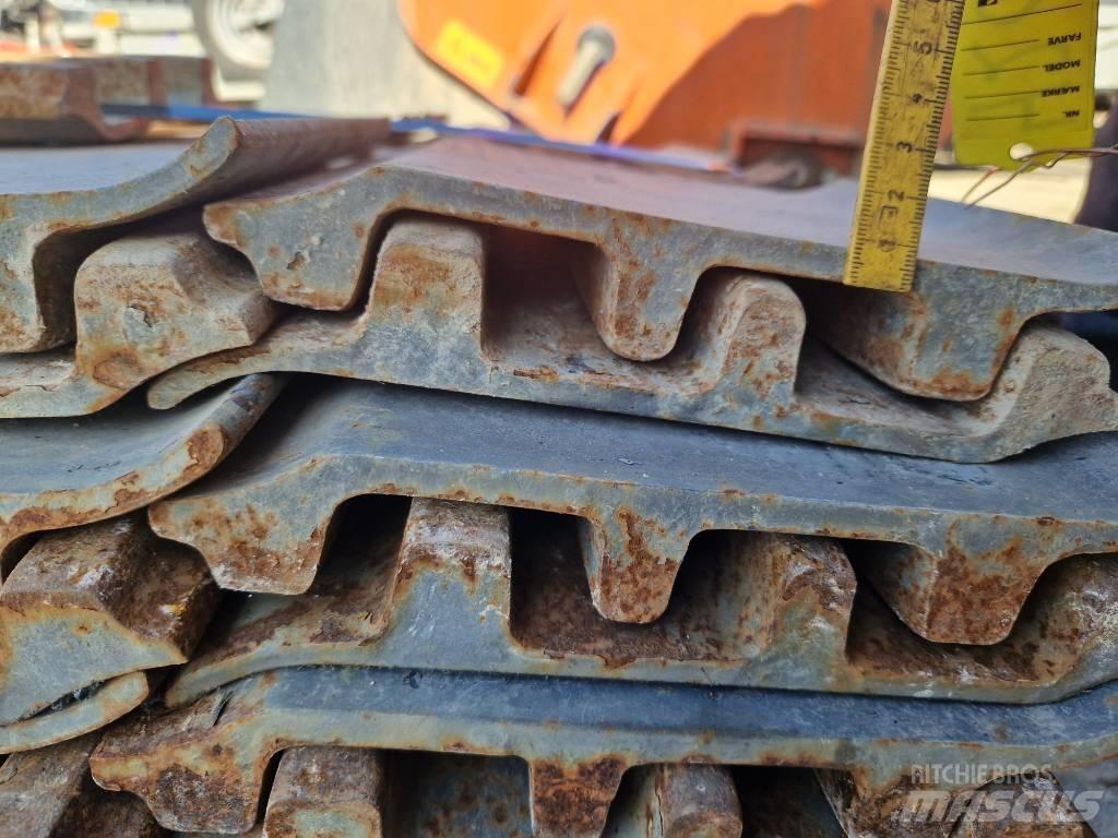 Volvo EC 200 Bånd, kæder og understel