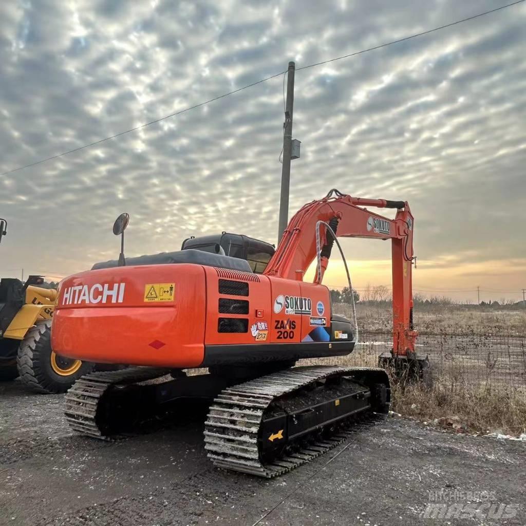 Hitachi ZX 200 Gravemaskiner på larvebånd