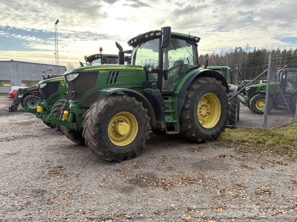 John Deere 6215 R Traktorer