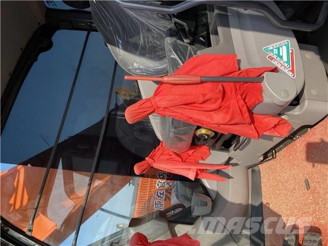 Hitachi ZX240 Gravemaskiner på larvebånd