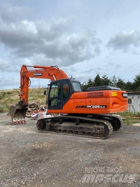 Doosan DX 225 NLC Gravemaskiner på larvebånd