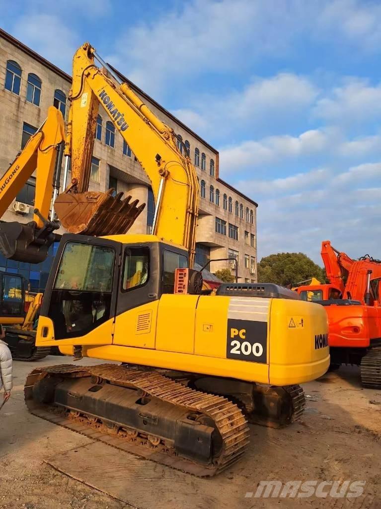 Komatsu PC 200-7 Gravemaskiner på larvebånd
