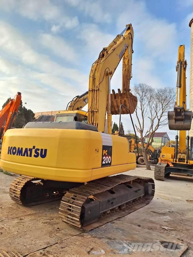 Komatsu PC 200-7 Gravemaskiner på larvebånd