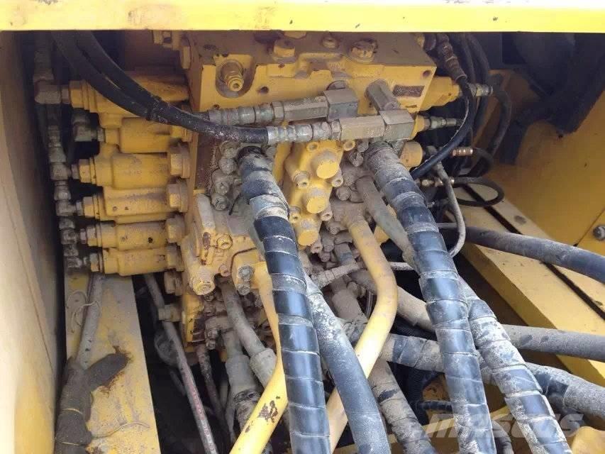 Komatsu PC 220-7 Gravemaskiner på larvebånd