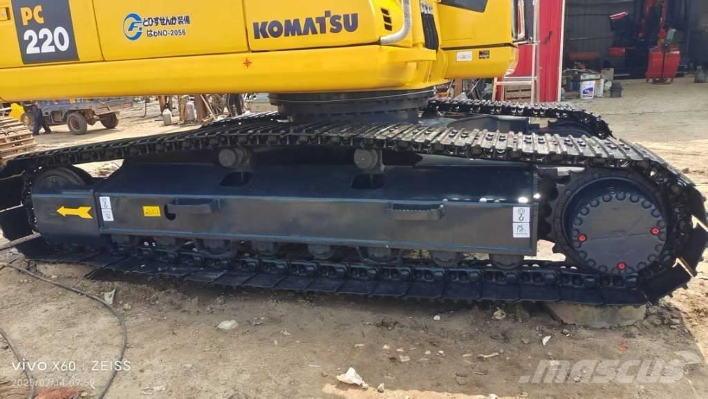 Komatsu 220 Gravemaskiner på larvebånd