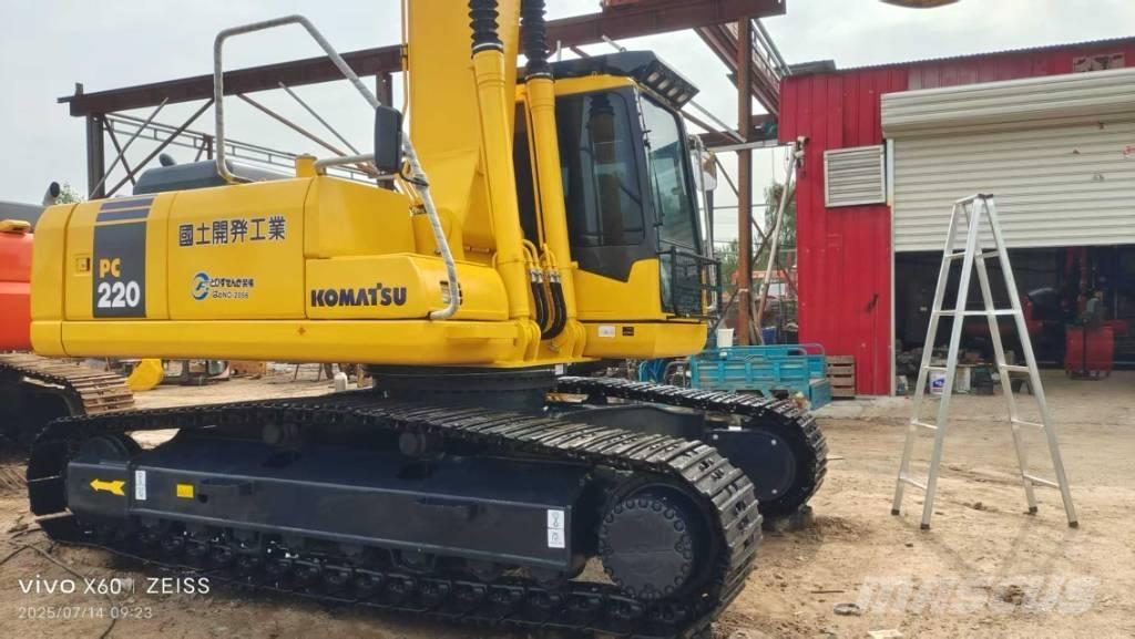 Komatsu 220 Gravemaskiner på larvebånd
