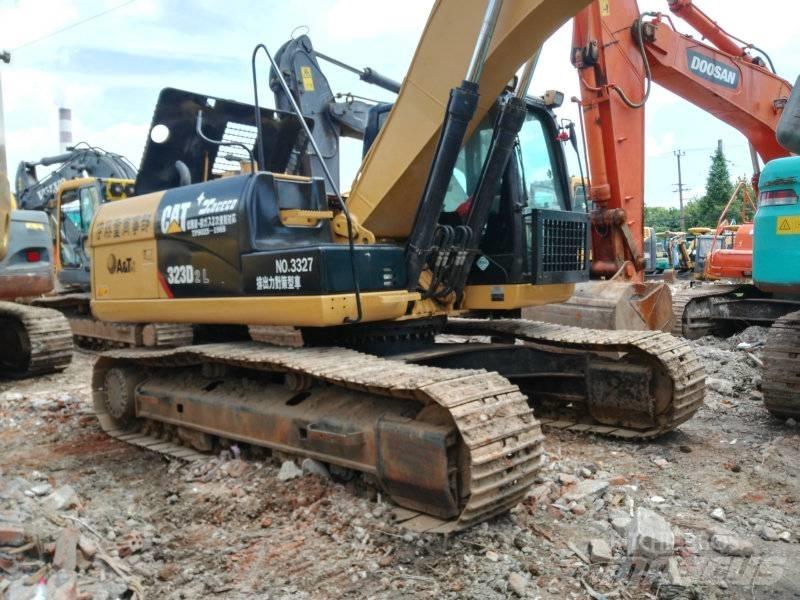 CAT 323 D L Gravemaskiner på larvebånd