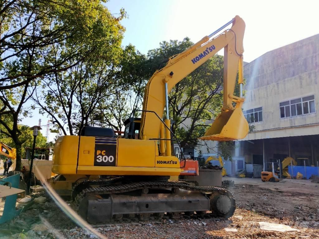 Komatsu PC300-7 Gravemaskiner på larvebånd