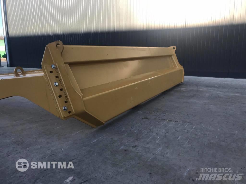 CAT 735C Bagklapper