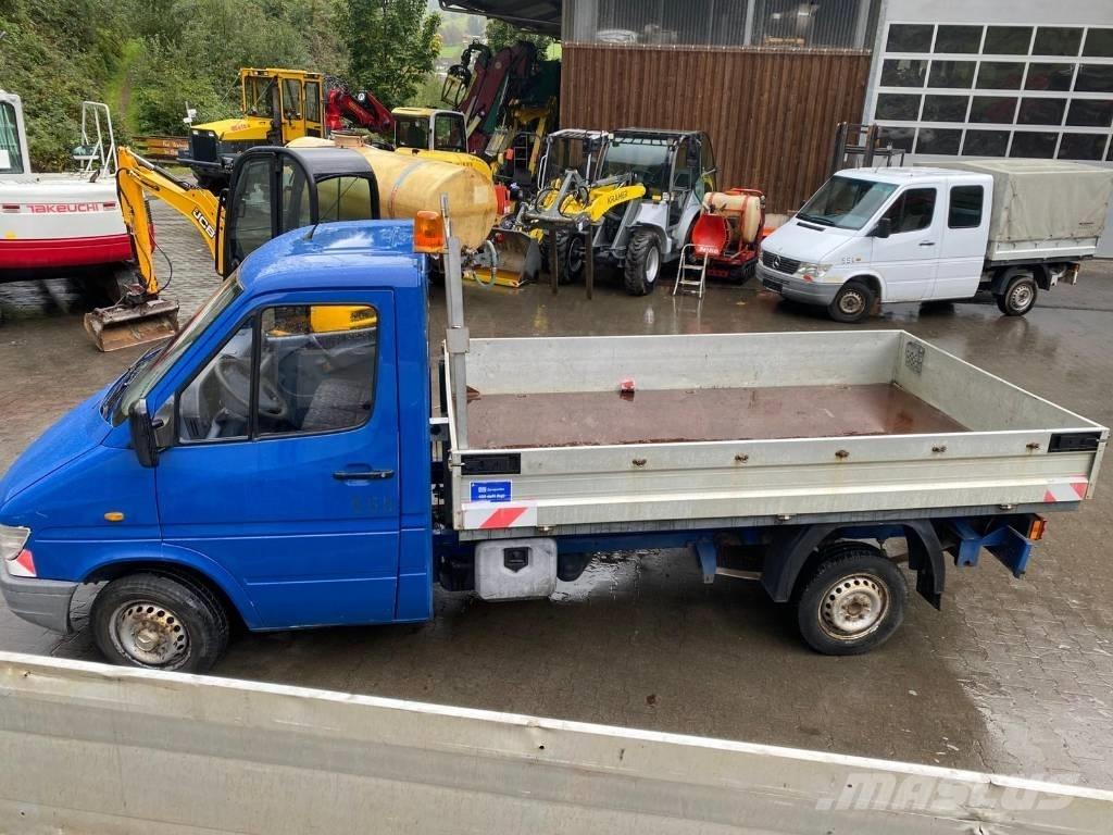 Mercedes-Benz 208 D Lastbil med lad/Flatbed