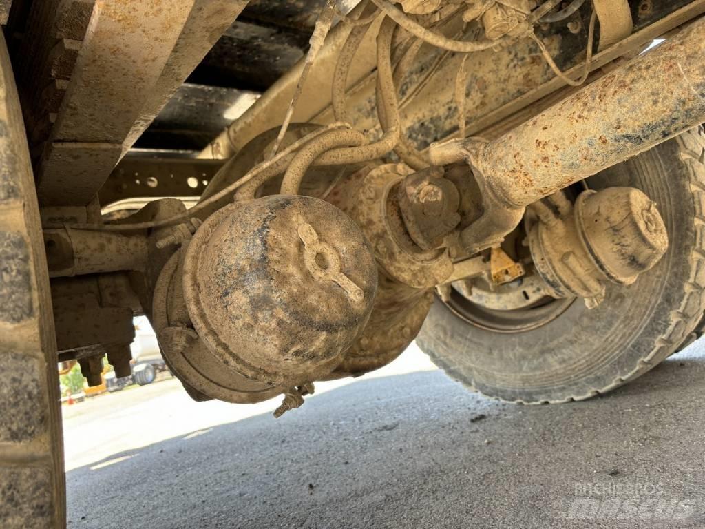 International 4900 Lastbil med lad/Flatbed