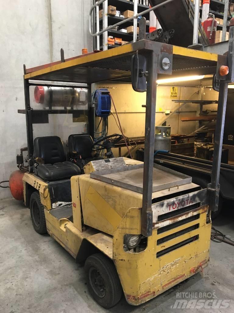 Toyota 2TG10 Bugsertruck