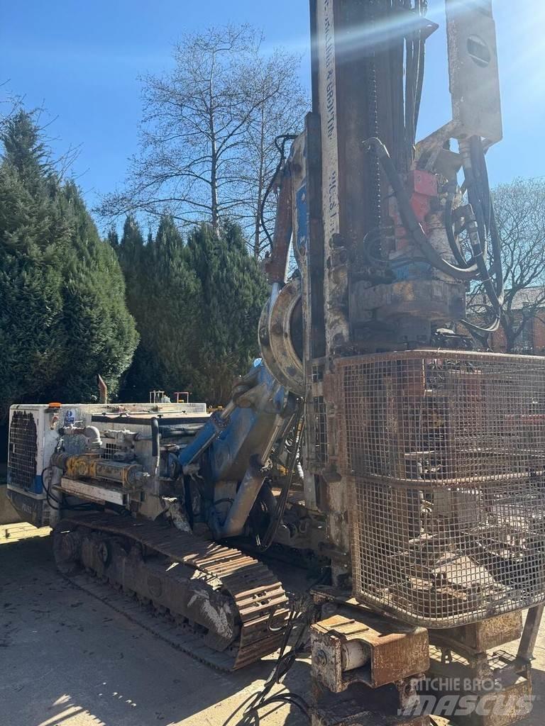 Soilmec SM 401 Anchor drill rigs