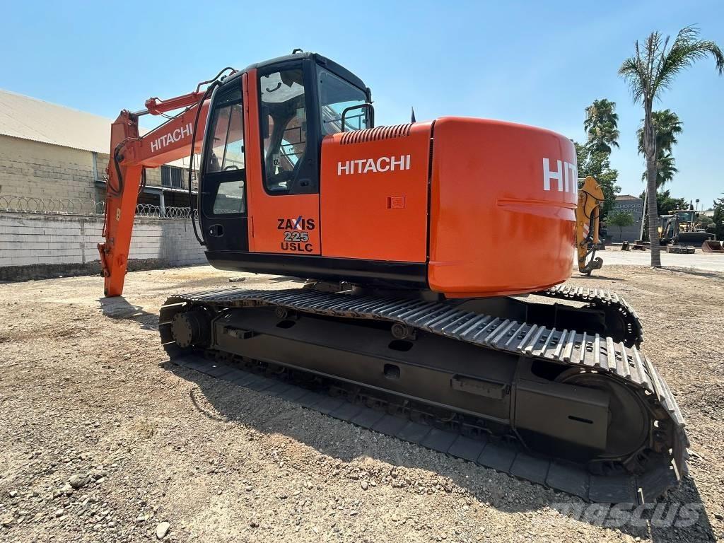 Hitachi ZX 225 Gravemaskiner på larvebånd