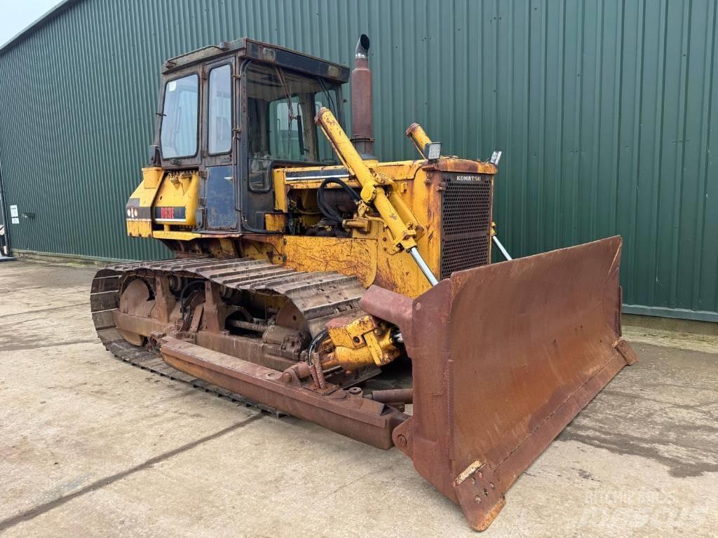 Komatsu D63E-1 Bulldozer på larvebånd